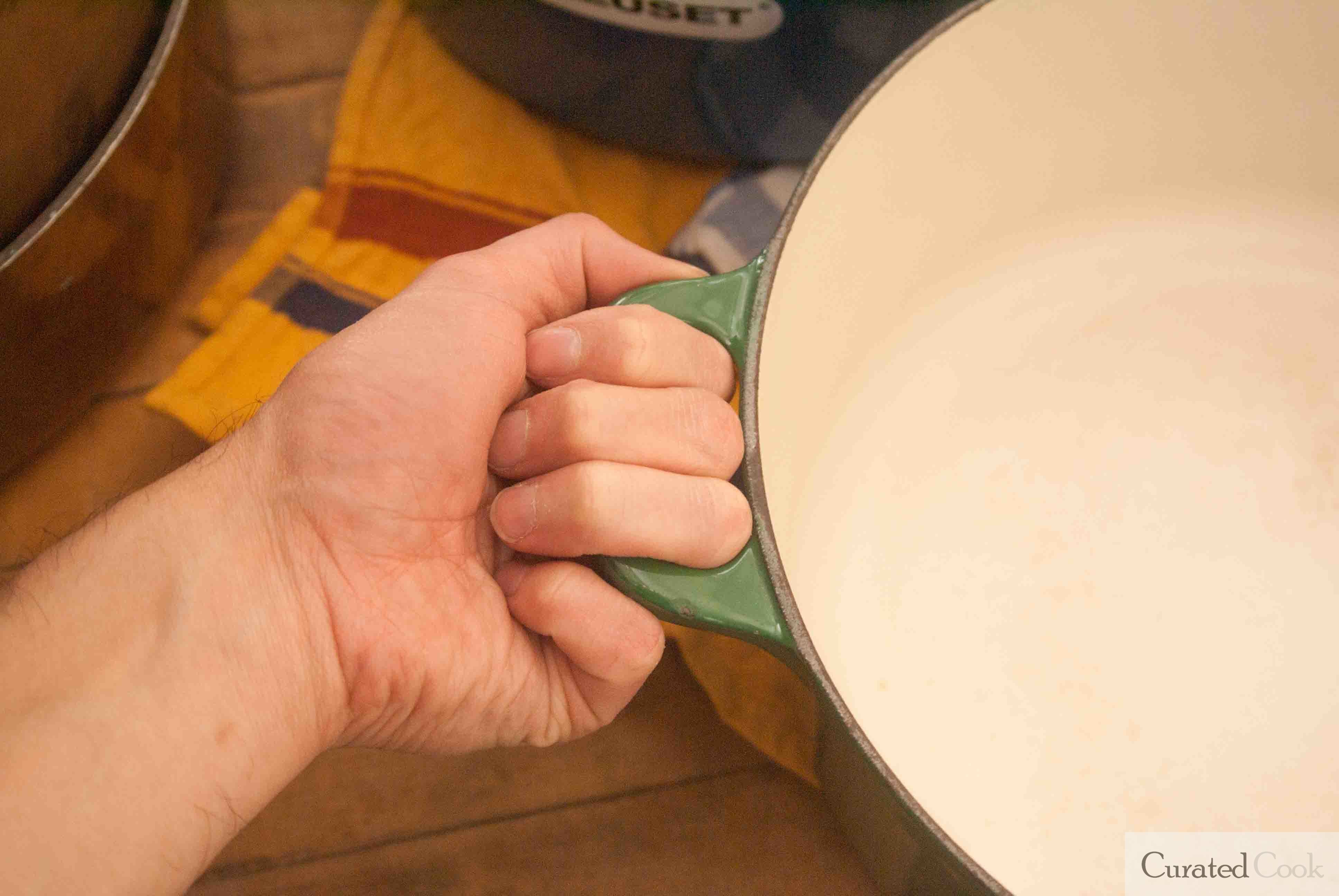 Le Creuset Handle Knuckle Clearance