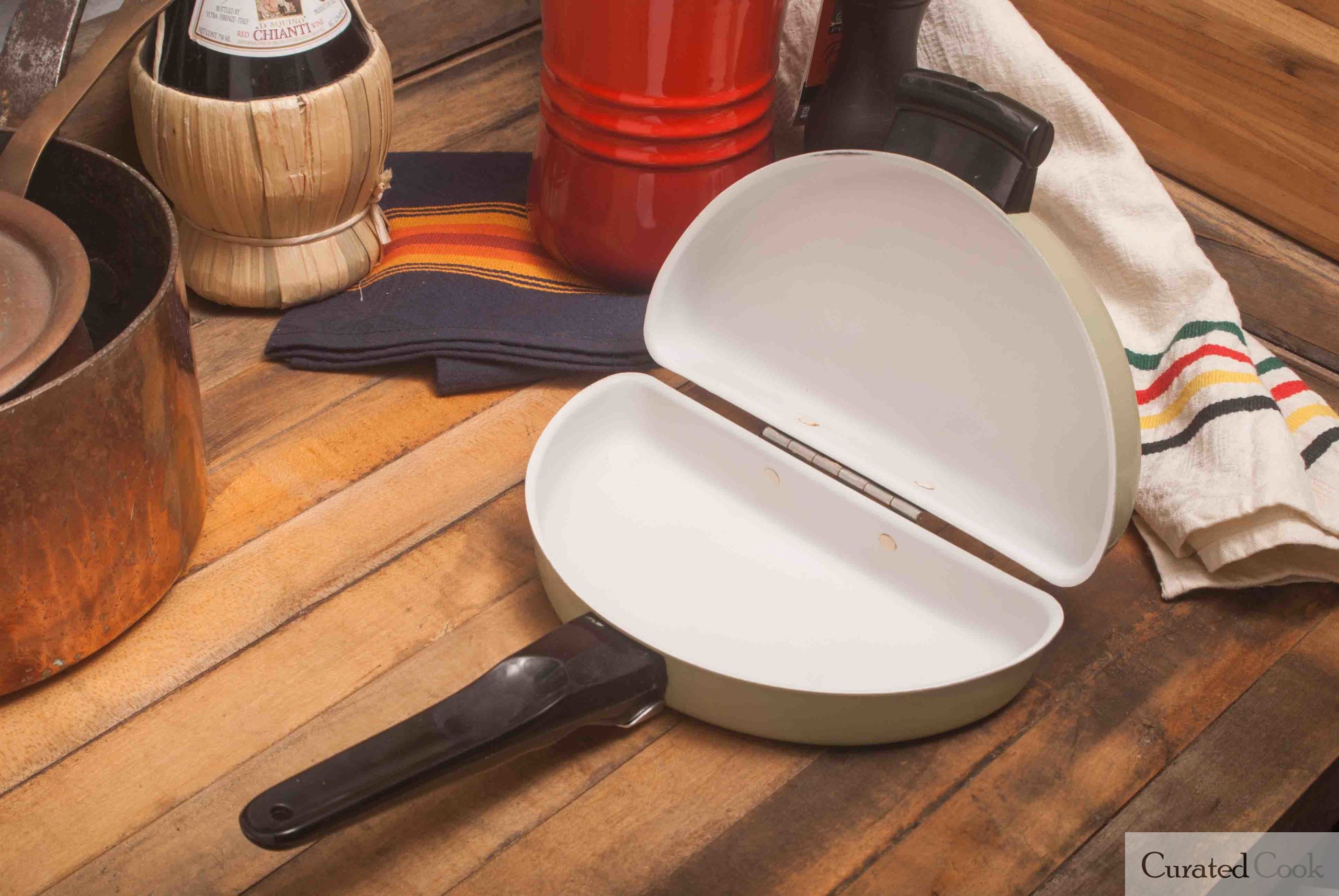 Mirro French Omelette Pan Nonstick interior